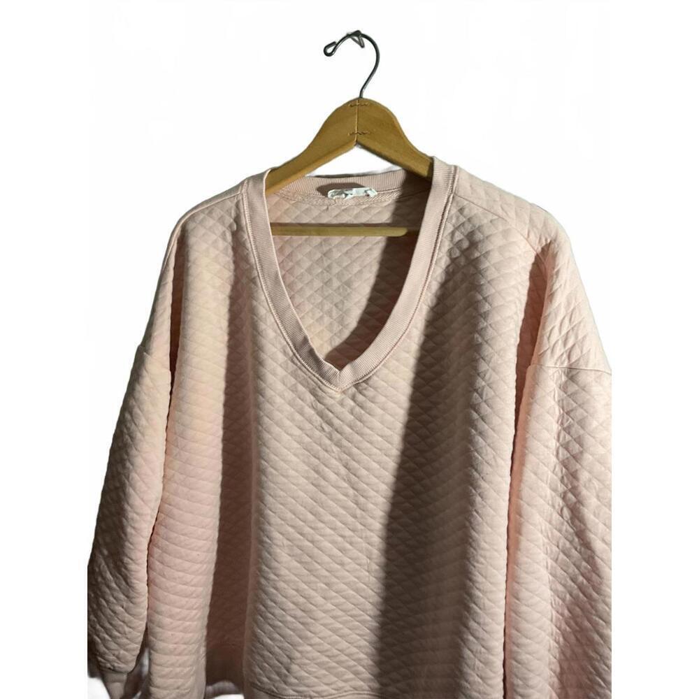 Workshop Light Pink Quilted V-Neck Cropped Bamboo Blend Sweatshirt for Women - Picture 3 of 9